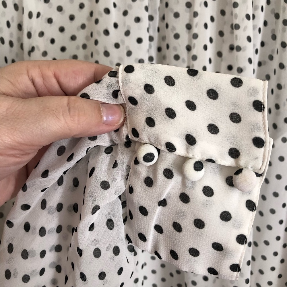ASOS Curve dotty blouse - Picture 4 of 10